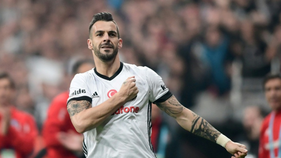 El antiguo internacional espa&ntilde;ol &Aacute;lvaro Negredo anuncia su retirada