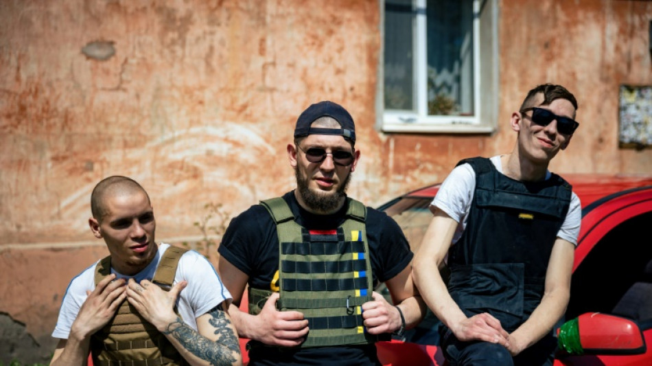 M&uacute;sica tecno bajo las bombas: los repartidores locos de J&aacute;rkov