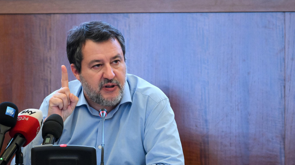 Salvini, 'incontrer&ograve; autotrasportatori di Puglia, Calabria e Sicilia'