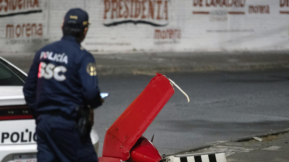 Precipita un elicottero a Citt&agrave; del Messico, ci sono 3 morti