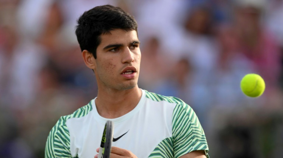 Alcaraz bate Dimitrov vai &agrave;s semifinais do ATP 500 de Queen's