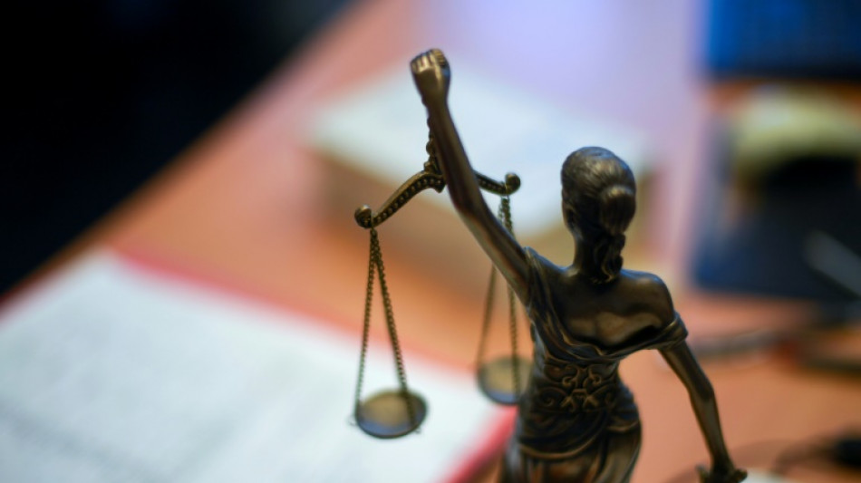 Schlafenden Vater mit Hammer erschlagen: Sieben Jahre Jugendhaft in Hamburg