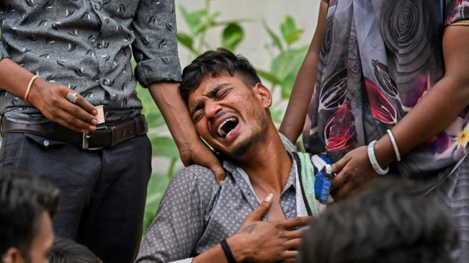 Les secours passent le site du crash du Boeing d'Air India au peigne fin 