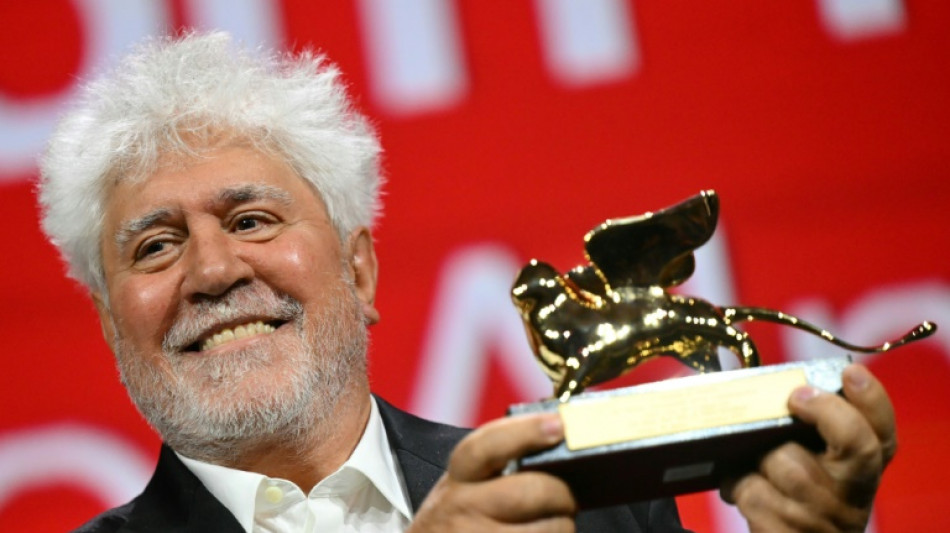 Pedro Almodovar Lion d'or &agrave; Venise pour "La chambre d'&agrave; c&ocirc;t&eacute;", son premier film am&eacute;ricain