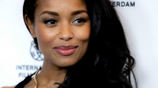 Ciak per A Year in London con Melanie Liburd e Nina Pons