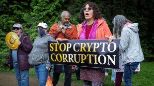 Trump d&icirc;ne avec les acheteurs de sa cryptomonnaie, l'opposition d&eacute;mocrate d&eacute;nonce un trafic d'influence