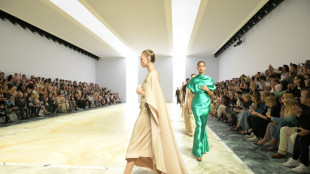 Fendi usa joyas para hacer brillar su ropa de alta costura, Sara Chraibi pedrer&iacute;a para iluminar la piel