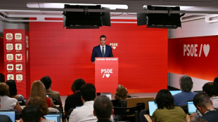 Agentes entran a la sede del gobernante Partido Socialista espa&ntilde;ol, sacudido por un esc&aacute;ndalo de corrupci&oacute;n