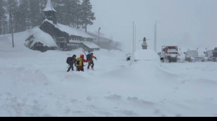 Diez esquiadores est&aacute;n desaparecidos tras avalancha en California