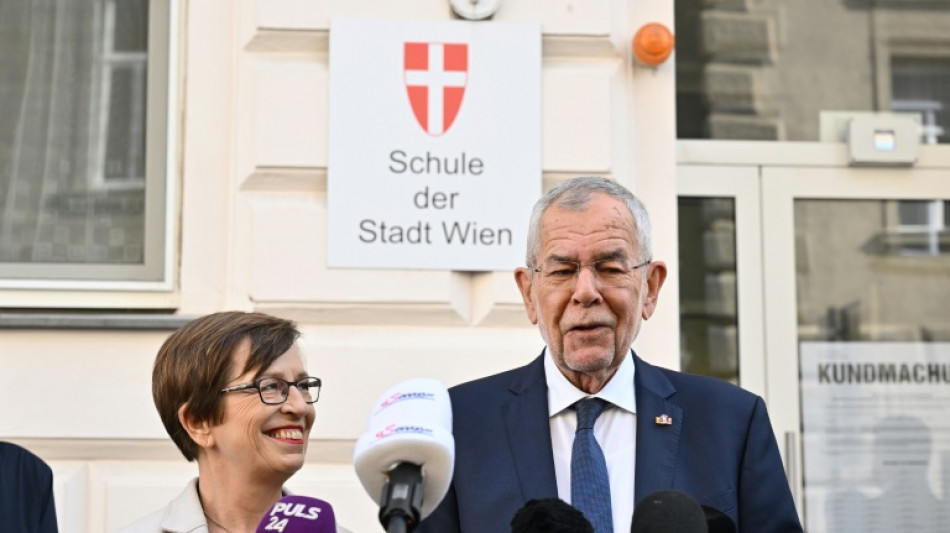 En Autriche, le pr&eacute;sident &eacute;cologiste sortant r&eacute;&eacute;lu