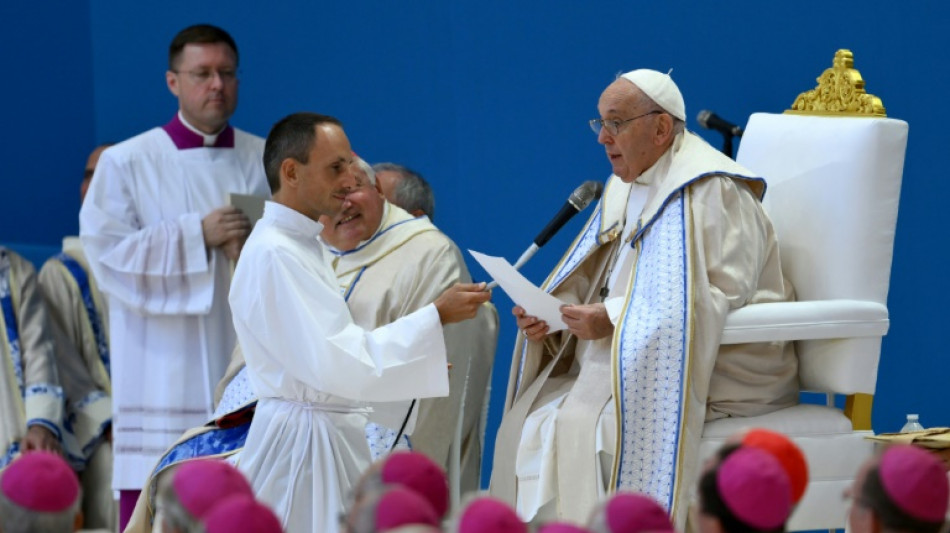 A Marseille, le pape conclut un voyage consacr&eacute; aux migrants par une messe g&eacute;ante