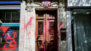 El local de una aerol&iacute;nea israel&iacute; en Par&iacute;s amanece con pintadas rojas