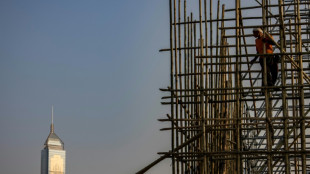 Andaimes de bambu de Hong Kong, sob suspeita após incêndio mortal