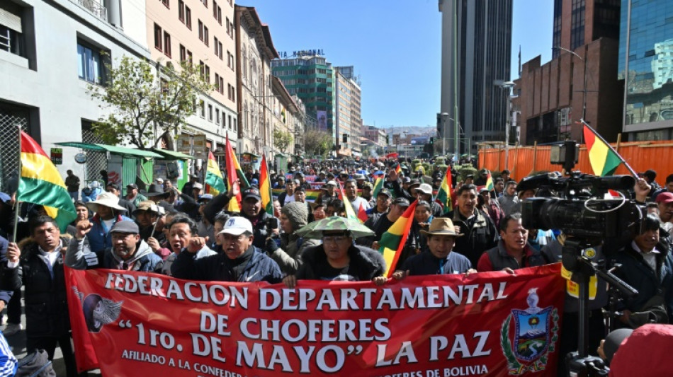 Miles de choferes marchan en Bolivia por escasez de combustibles y d&oacute;lares