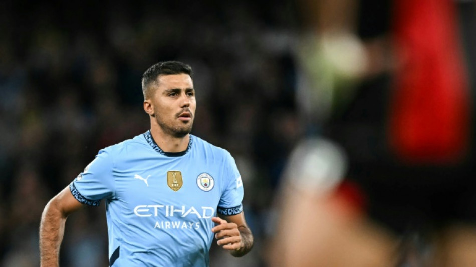 Oito meses ap&oacute;s les&atilde;o, Rodri volta a jogar pelo Manchester City