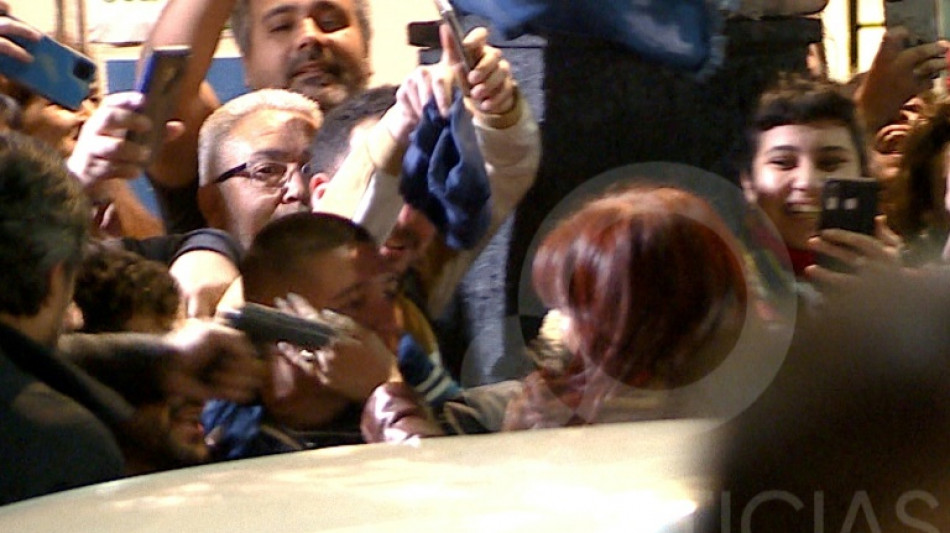 Mann richtet Waffe auf Argentiniens Vize-Pr&auml;sidentin Kirchner