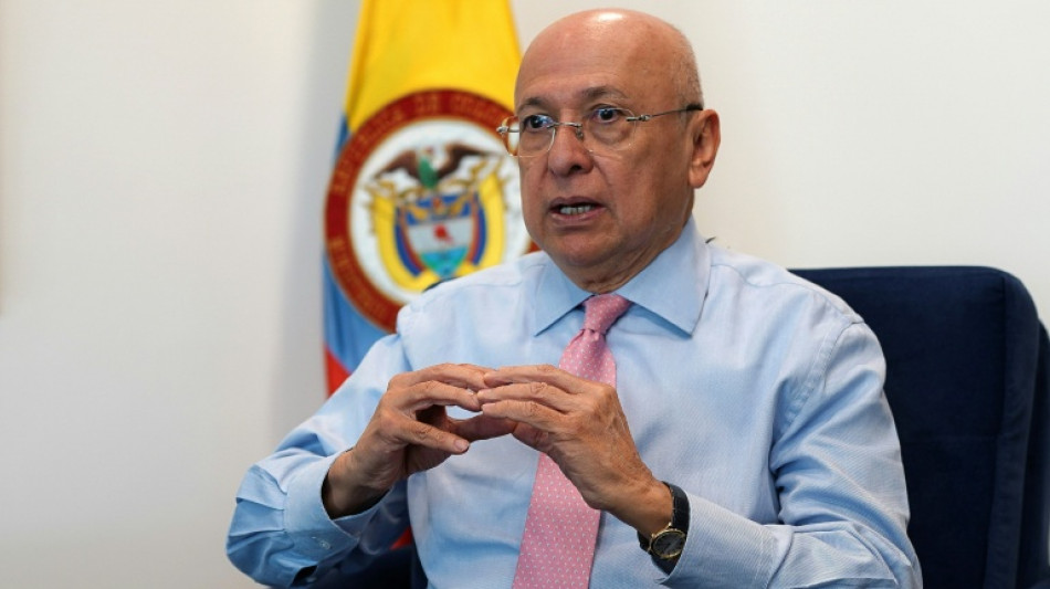 Ministro colombiano diz que 'suspenderá' extradições aos EUA de guerrilheiros negociadores da paz