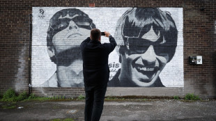 Il ritratto degli Oasis non sfonda all'asta prima della reunion