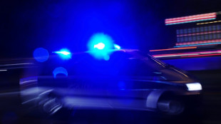 Unbekannte setzen in Bremen Reifen in Brand und beschmieren Bundeswehrgeb&auml;ude