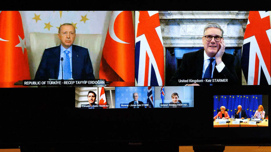 Ucraina: Erdogan, 'tregua per attacchi aerei e marittimi'