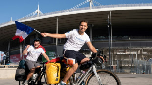 Mondial-2022: Paris-Doha &agrave; v&eacute;lo, le d&eacute;fi fou de deux fans des Bleus