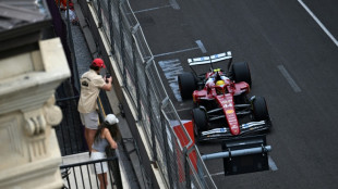 Hamilton brilha nos treinos livres do GP do Azerbaijão; McLaren tem problemas
