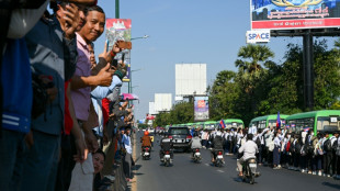 Les 18 soldats cambodgiens lib&eacute;r&eacute;s par la Tha&iuml;lande accueillis en h&eacute;ros