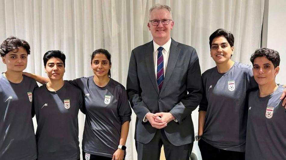 La selecci&oacute;n iran&iacute; abandona Australia sin las cinco futbolistas asiladas