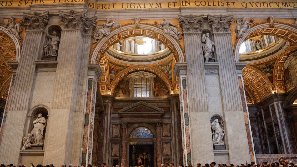 A San Pietro verso la basilica circa 100mila persone