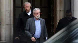 Au tribunal, l'ex-leader du Sinn Fein Gerry Adams d&eacute;ment toute appartenance &agrave; l'IRA