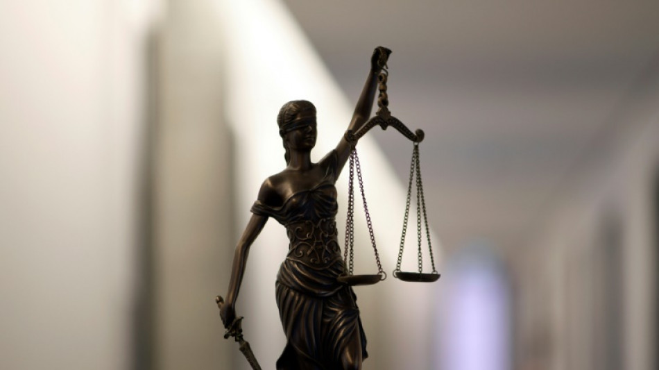 Von Rechtsextremen in Sachsen aufgestellter "Gedenkstein" mit Farbe bespr&uuml;ht