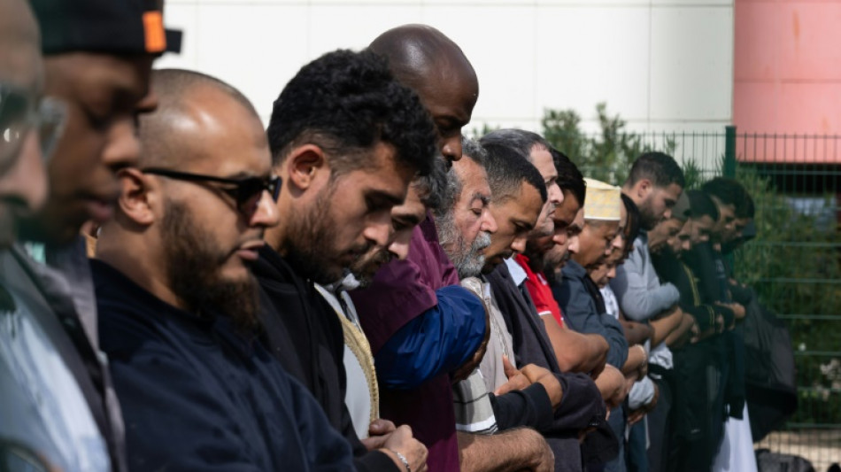 Macron insta a actuar contra Hermanos Musulmanes en Francia