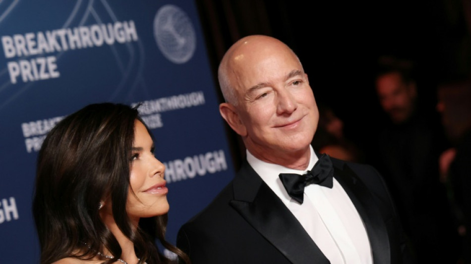 Jeff Bezos y Lauren Sanchez, un romance t&oacute;rrido que termina en boda en Venecia
