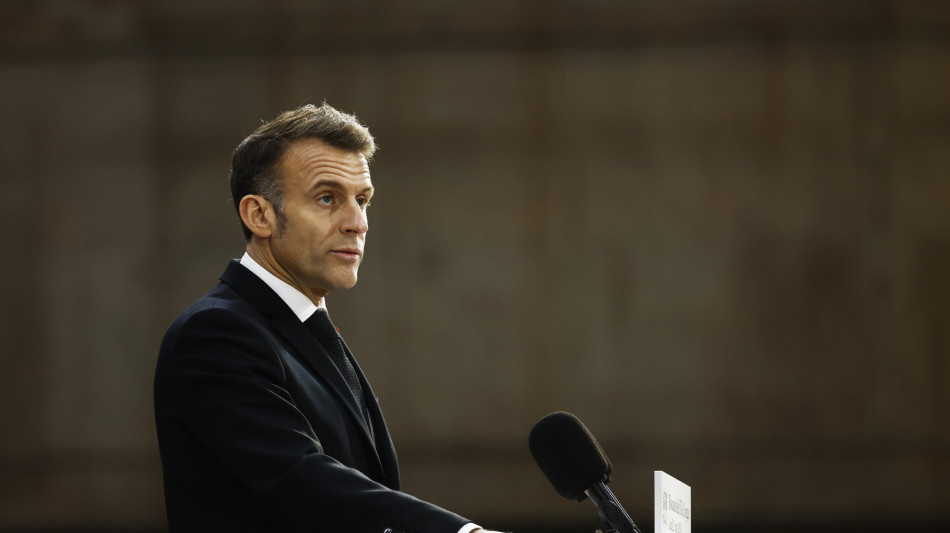 Macron, 'aumenteremo il numero di testate nucleari della Francia'