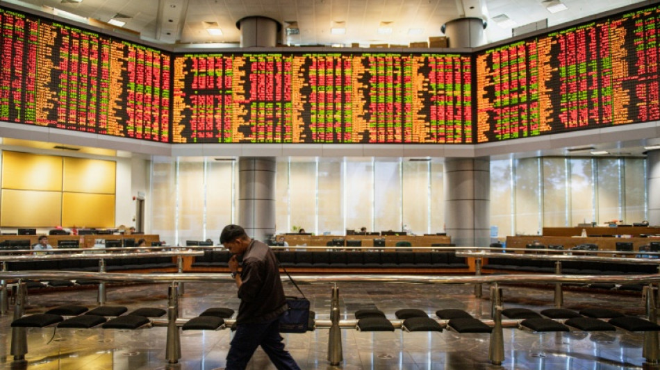 Stocks mostly rise as beaten-down tech stocks enjoy bounce