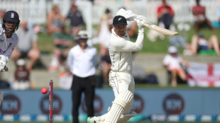 Blundell leads New Zealand rearguard in first Test against England