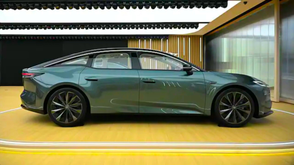 Toyota bZ7: EV‑Luxus in China